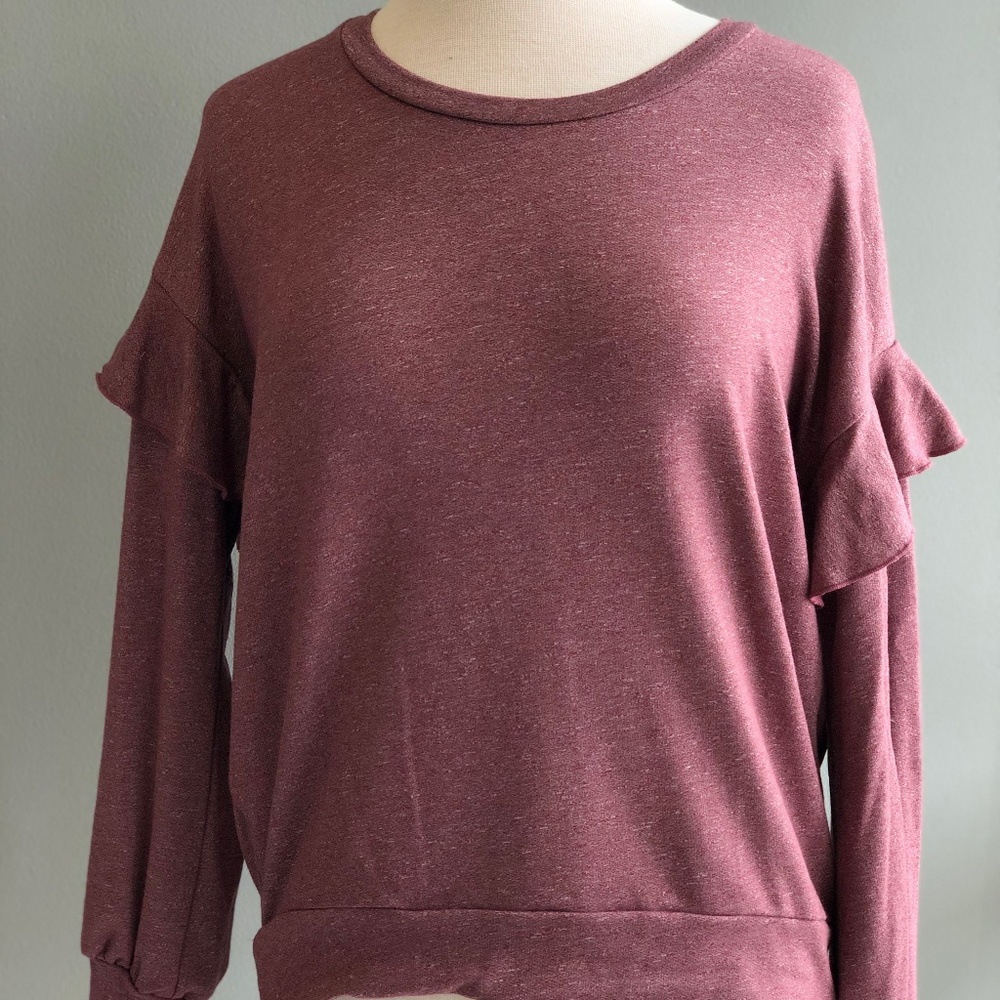 Elan Lounge top